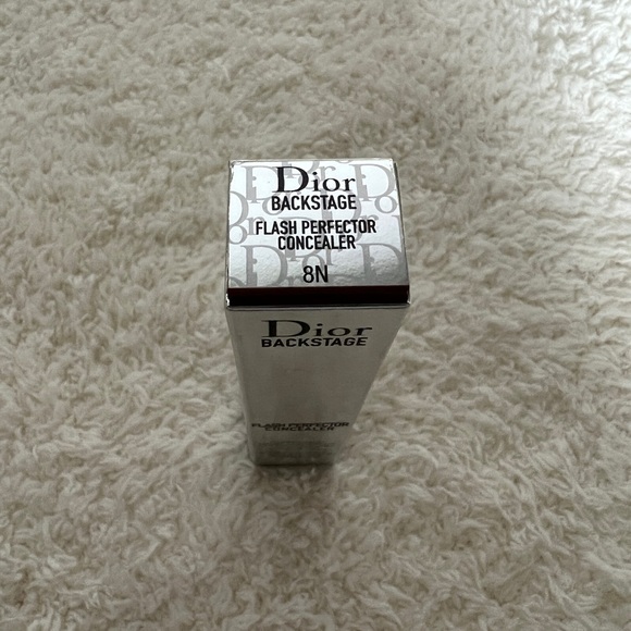 DIOR BACKSTAGE FLASH PERFECTOR CONCEALER- 8N - Picture 4 of 4